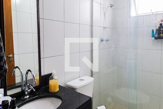 Banheiro de apartamento à venda com 2 quartos, 42m² em Jardim Leopoldina, Porto Alegre