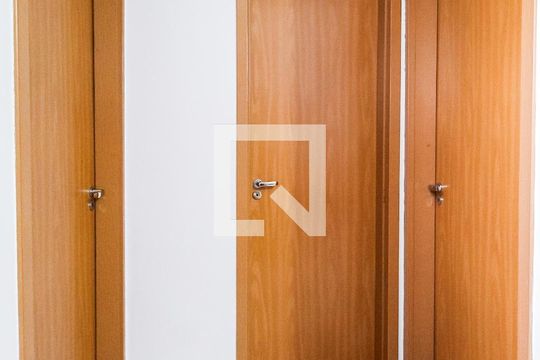 Corredor de apartamento à venda com 2 quartos, 42m² em Jardim Leopoldina, Porto Alegre