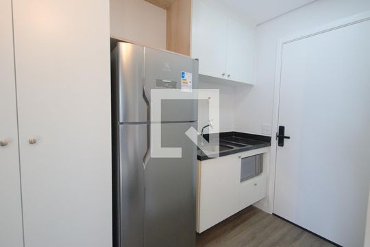 Cozinha de apartamento para alugar com 1 quarto, 30m² em Vila Dom Pedro I, São Paulo