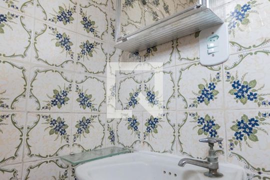 Banheiro Suíte 2 de casa para alugar com 2 quartos, 60m² em Andaraí, Rio de Janeiro