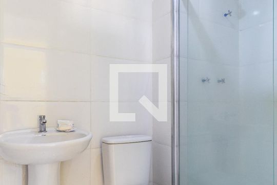 Banheiro de apartamento à venda com 2 quartos, 48m² em Centro, Guarulhos