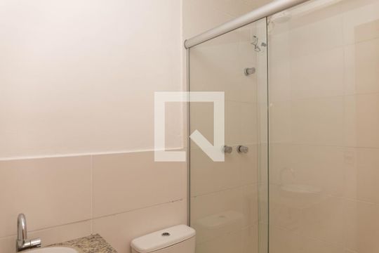 Banheiro de apartamento à venda com 2 quartos, 42m² em Protásio Alves, Porto Alegre