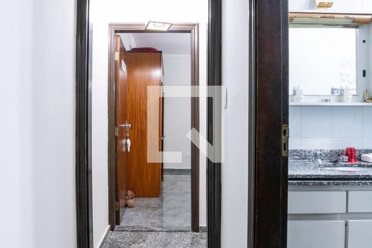 Corredor de casa à venda com 2 quartos, 145m² em Capão do Embira, São Paulo