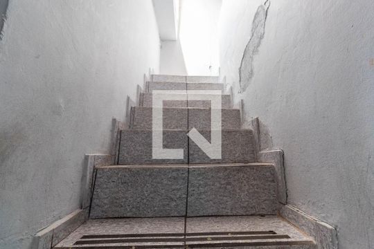 Escada de casa à venda com 5 quartos, 120m² em Jardim Fernandes, São Paulo