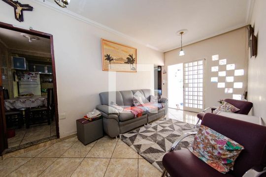Casa para alugar com 3 quartos, 120m² em Jardim Montanhês, Belo Horizonte