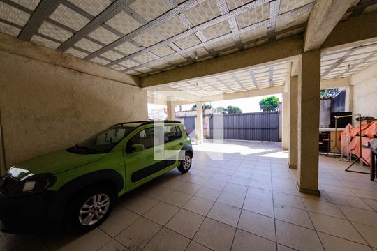 Garagem de casa para alugar com 3 quartos, 120m² em Jardim Montanhês, Belo Horizonte