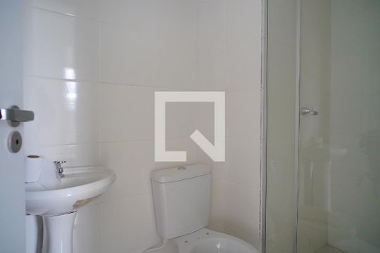 Banheiro de apartamento à venda com 2 quartos, 45m² em Protásio Alves, Porto Alegre