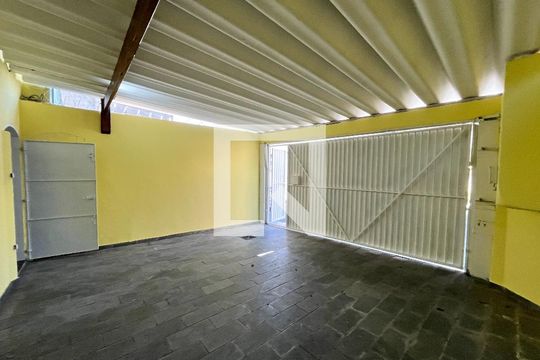Garagem de casa à venda com 3 quartos, 300m² em Vila Fachini, São Paulo