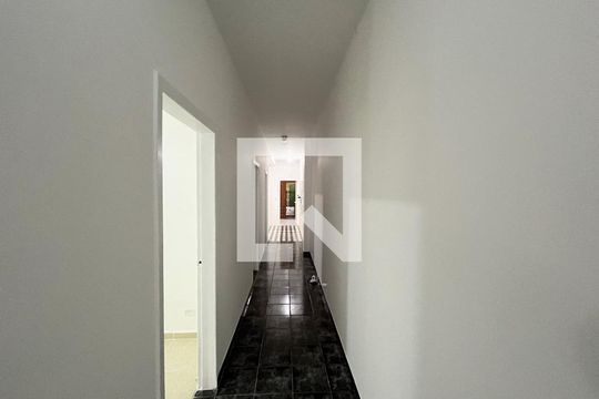 Corredor de casa à venda com 3 quartos, 300m² em Vila Fachini, São Paulo