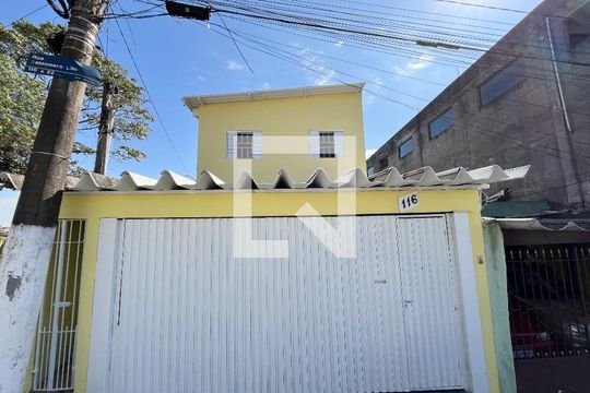 Fachada de casa à venda com 3 quartos, 300m² em Vila Fachini, São Paulo