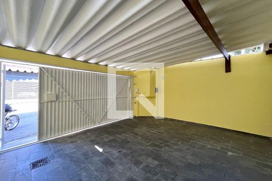Garagem de casa à venda com 3 quartos, 300m² em Vila Fachini, São Paulo