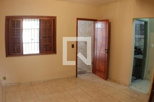 Sala de casa para alugar com 2 quartos, 240m² em Taquara, Rio de Janeiro