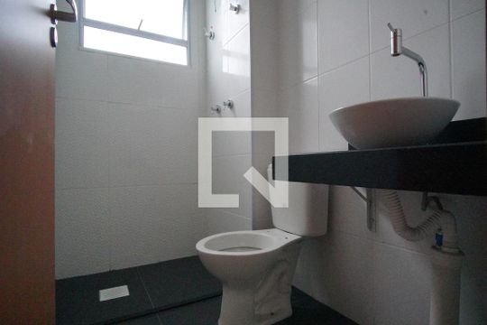 Banheiro  de apartamento à venda com 2 quartos, 45m² em Rubem Berta, Porto Alegre