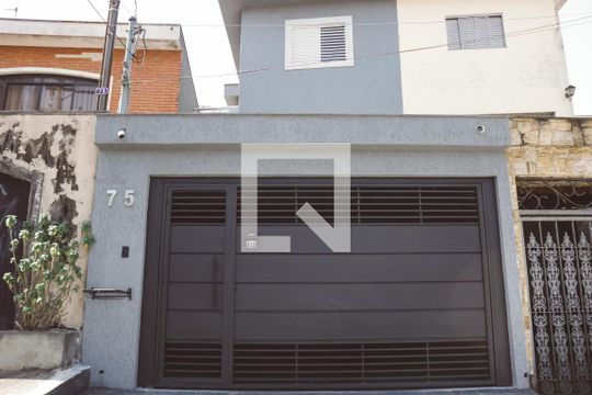 Fachada de casa à venda com 3 quartos, 200m² em Parque Maria Domitila, São Paulo