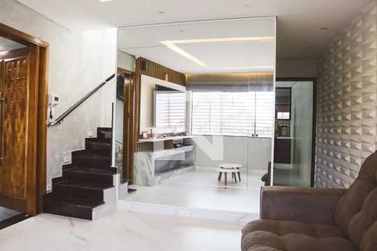 Sala de casa à venda com 3 quartos, 200m² em Parque Maria Domitila, São Paulo