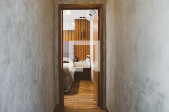 Corredor de casa à venda com 3 quartos, 200m² em Parque Maria Domitila, São Paulo