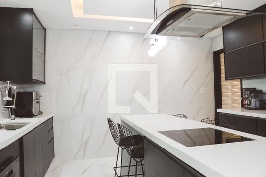 Cozinha de casa à venda com 3 quartos, 200m² em Parque Maria Domitila, São Paulo