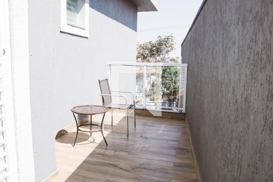 Varanda de casa à venda com 3 quartos, 200m² em Parque Maria Domitila, São Paulo