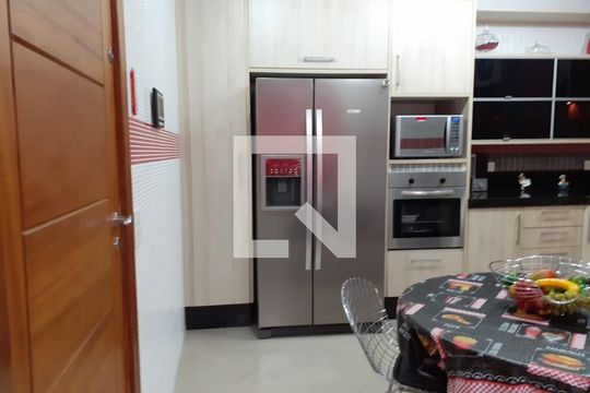 Casa à venda com 3 quartos, 143m² em Parque das Nações, Santo André