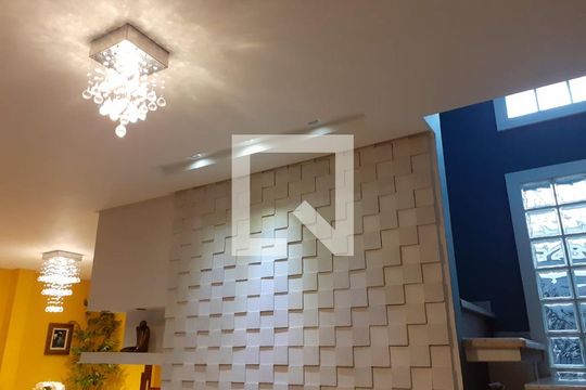 Casa à venda com 3 quartos, 143m² em Parque das Nações, Santo André