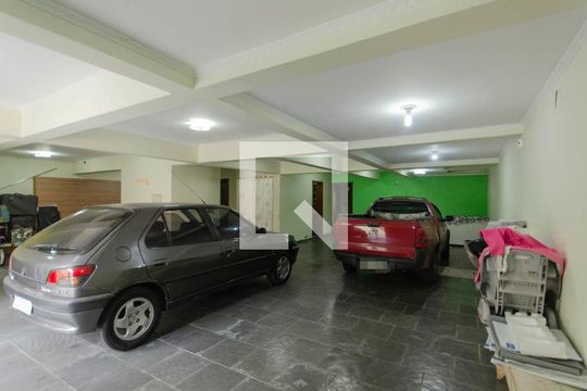 Garagem de casa para alugar com 5 quartos, 590m² em Jardim Triana, São Paulo