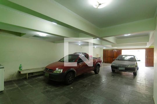 Garagem de casa para alugar com 5 quartos, 590m² em Jardim Triana, São Paulo