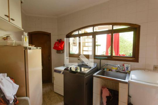 Área de Serviço de casa para alugar com 5 quartos, 590m² em Jardim Triana, São Paulo