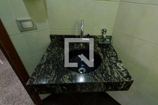 Lavabo de casa para alugar com 5 quartos, 590m² em Jardim Triana, São Paulo