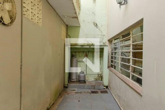 Quintal de casa para alugar com 5 quartos, 590m² em Jardim Triana, São Paulo