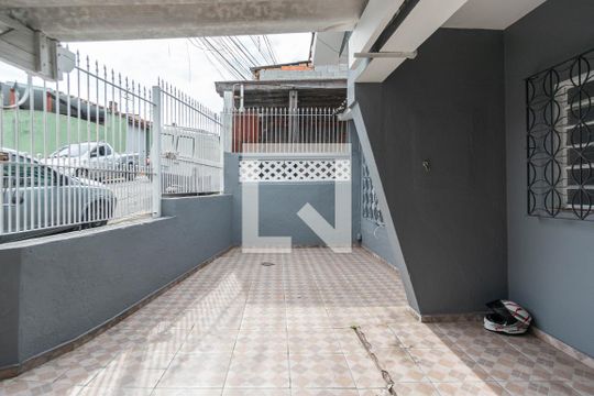Garagem de casa para alugar com 2 quartos, 100m² em Jardim Mangalot, São Paulo