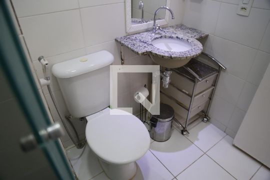 Banheiro de apartamento para alugar com 2 quartos, 50m² em Jardim Íris, São Paulo