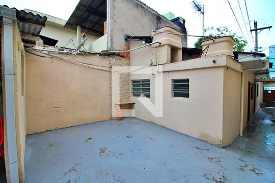 Quintal de casa à venda com 3 quartos, 70m² em Vila Lutécia, Santo André