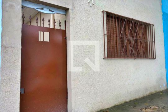 Fachada de casa à venda com 3 quartos, 70m² em Vila Lutécia, Santo André