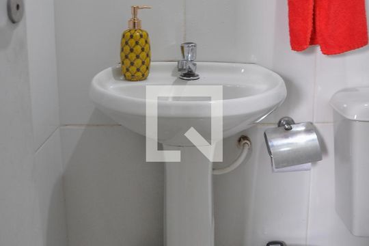 Banheiro de apartamento à venda com 3 quartos, 75m² em Fátima, Niterói