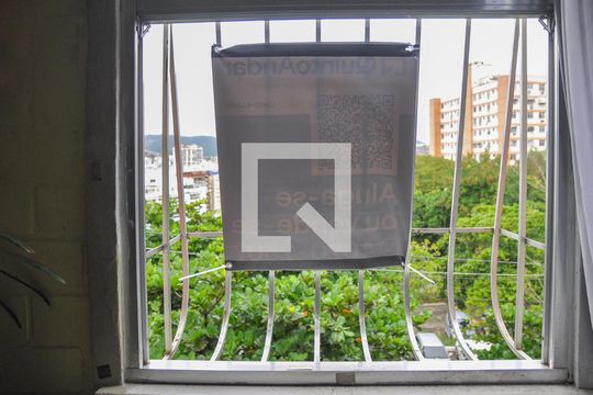 Placa de apartamento à venda com 3 quartos, 75m² em Fátima, Niterói