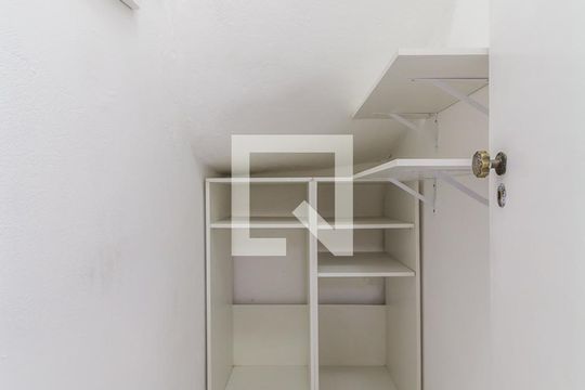 Despensa/Depósito de casa para alugar com 3 quartos, 117m² em Vila Industrial, Mogi das Cruzes