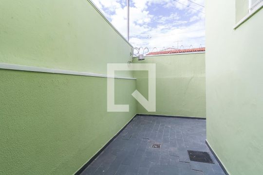 Quintal dos Fundos de casa para alugar com 3 quartos, 117m² em Vila Industrial, Mogi das Cruzes