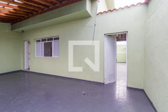 Garagem de casa para alugar com 3 quartos, 117m² em Vila Industrial, Mogi das Cruzes