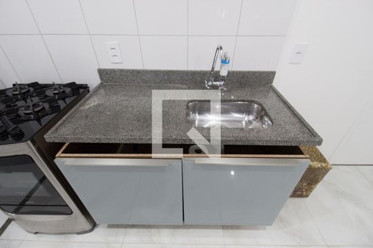 Cozinha de apartamento à venda com 2 quartos, 34m² em Vila Pierina, São Paulo