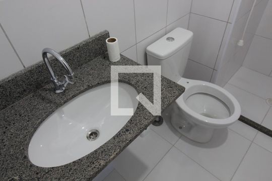 Banheiro de apartamento à venda com 2 quartos, 34m² em Vila Pierina, São Paulo
