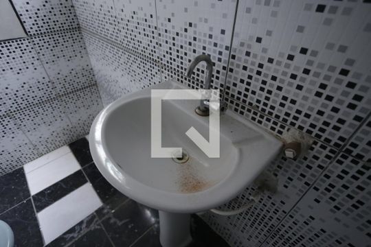 Banheiro de casa para alugar com 2 quartos, 140m² em Vila Laís, São Paulo