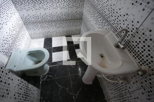 Banheiro de casa para alugar com 2 quartos, 140m² em Vila Laís, São Paulo