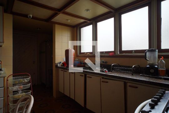 Cozinha de apartamento à venda com 3 quartos, 425m² em Floresta, Porto Alegre