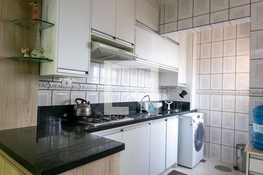 Cozinha de apartamento à venda com 3 quartos, 150m² em Santo Antônio, Porto Alegre
