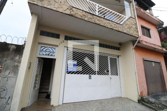 Fachada de casa para alugar com 1 quarto, 60m² em Jardim Paraguaçu, São Paulo