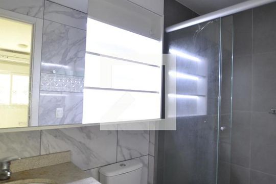 Banheiro da Suíte de apartamento à venda com 2 quartos, 60m² em Glória, Porto Alegre
