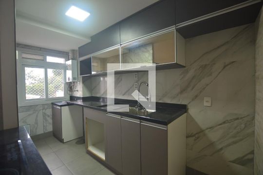 Cozinha de apartamento à venda com 2 quartos, 60m² em Glória, Porto Alegre