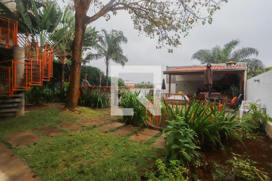 Quintal de casa à venda com 4 quartos, 440m² em Alto da Lapa, São Paulo