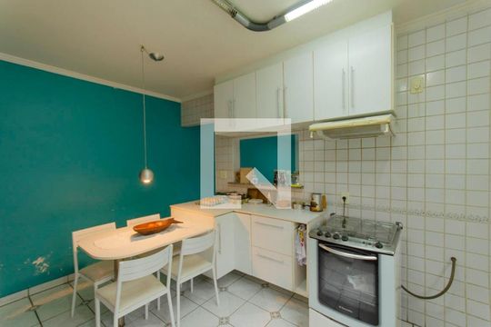 Cozinha de casa para alugar com 2 quartos, 210m² em Vila Araguaia, São Paulo
