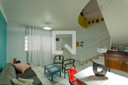 Casa para alugar com 2 quartos, 210m² em Vila Araguaia, São Paulo